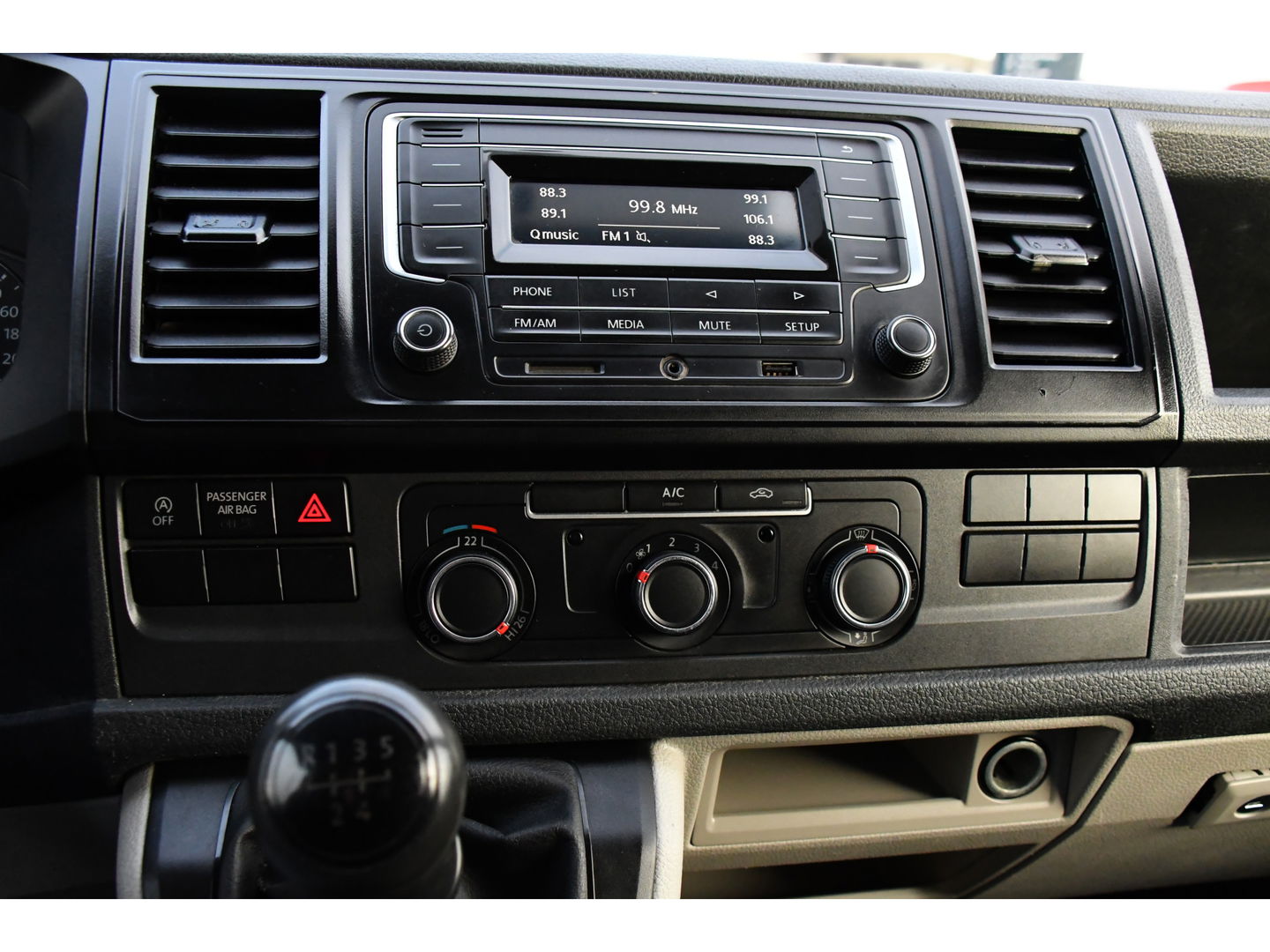 Volkswagen Transporter 2.0 TDI L2H1 DC Edition Cruise, Sensoren, Trekhaak, Airco, 85pk, Radio, Direct leverbaar!