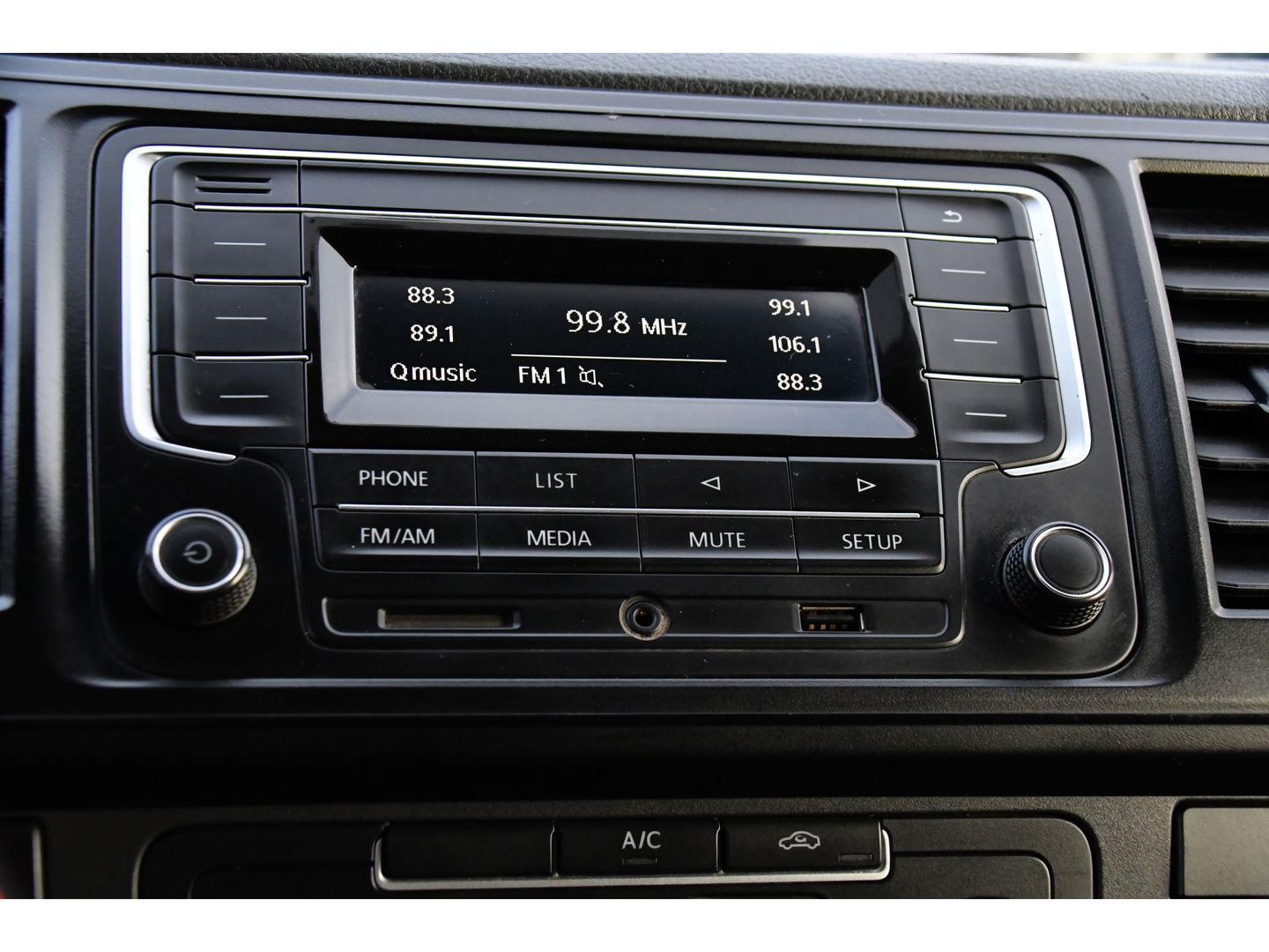 Volkswagen Transporter 2.0 TDI L2H1 DC Edition Cruise, Sensoren, Trekhaak, Airco, 85pk, Radio, Direct leverbaar!