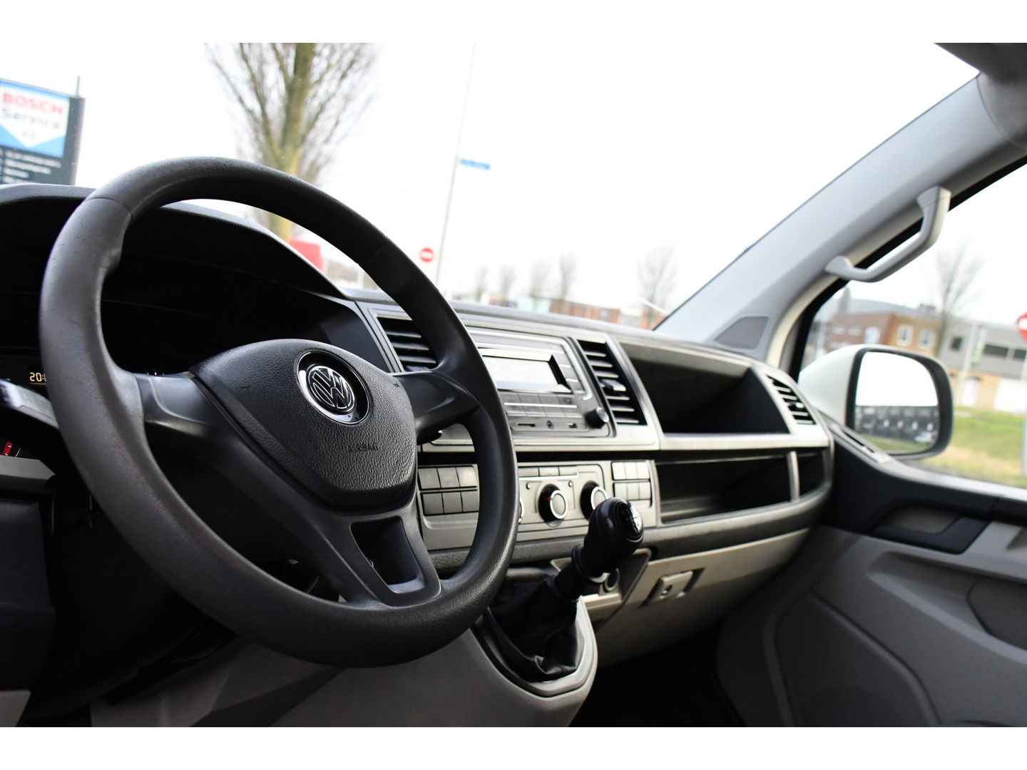 Volkswagen Transporter 2.0 TDI L2H1 DC Edition Cruise, Sensoren, Trekhaak, Airco, 85pk, Radio, Direct leverbaar!