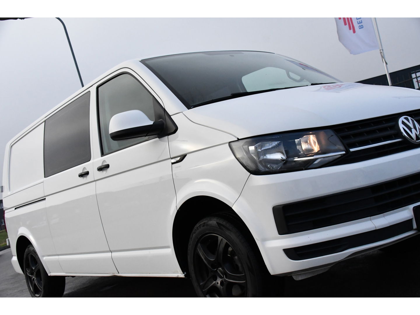 Volkswagen Transporter 2.0 TDI L2H1 DC Edition Cruise, Sensoren, Trekhaak, Airco, 85pk, Radio, Direct leverbaar!