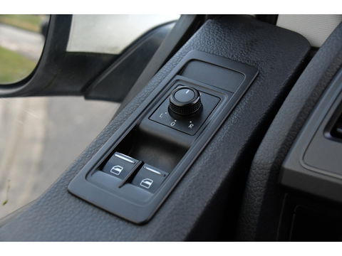 Volkswagen Transporter 2.0 TDI L2H1 DC Edition Cruise, Sensoren, Trekhaak, Airco, 85pk, Radio, Direct leverbaar!