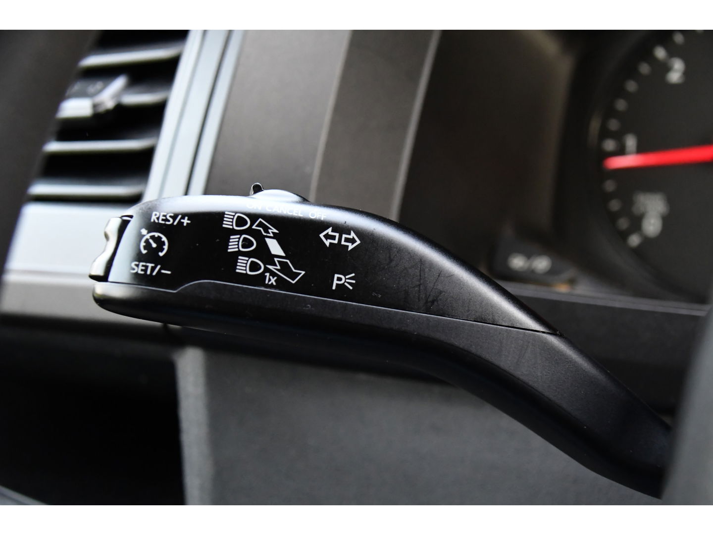 Volkswagen Transporter 2.0 TDI L2H1 DC Edition Cruise, Sensoren, Trekhaak, Airco, 85pk, Radio, Direct leverbaar!