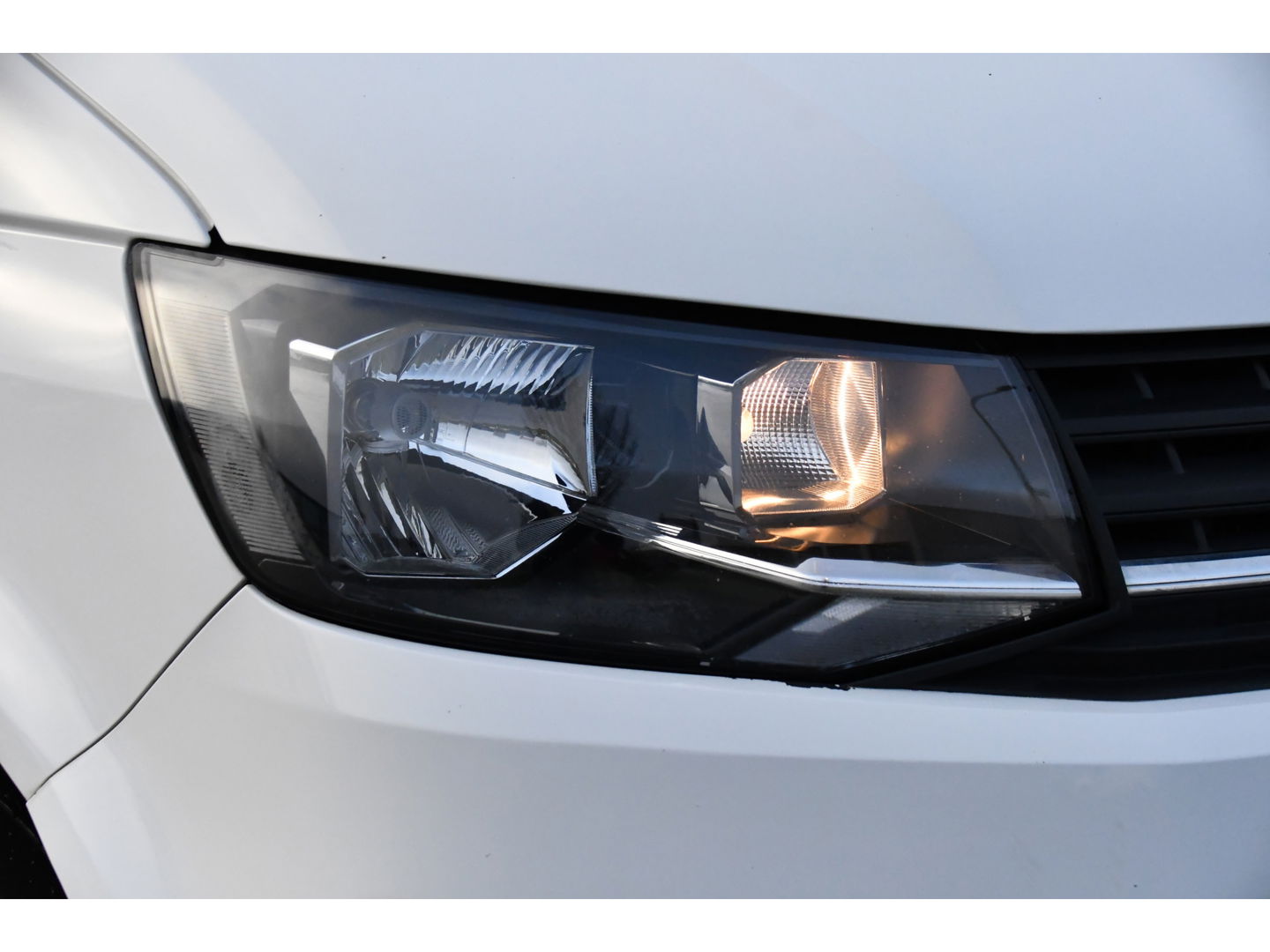 Volkswagen Transporter 2.0 TDI L2H1 DC Edition Cruise, Sensoren, Trekhaak, Airco, 85pk, Radio, Direct leverbaar!