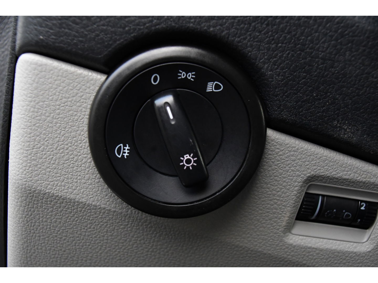 Volkswagen Transporter 2.0 TDI L2H1 DC Edition Cruise, Sensoren, Trekhaak, Airco, 85pk, Radio, Direct leverbaar!