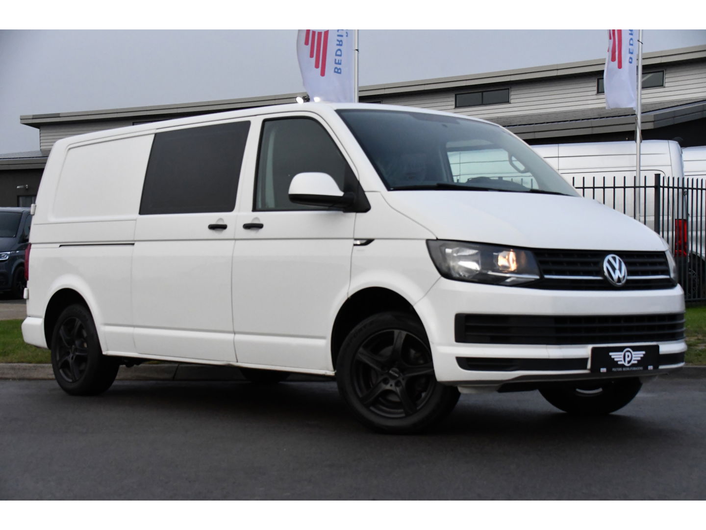 Volkswagen Transporter 2.0 TDI L2H1 DC Edition Cruise, Sensoren, Trekhaak, Airco, 85pk, Radio, Direct leverbaar!