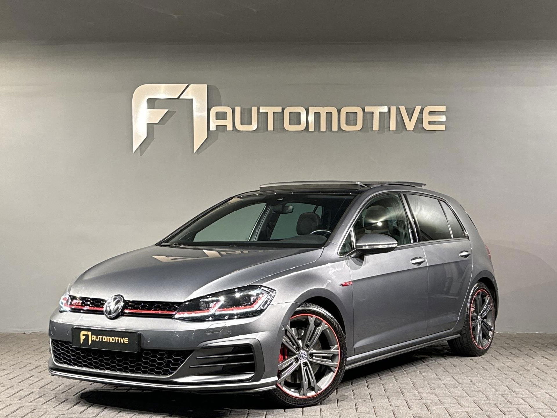Volkswagen Golf 2.0 TSI GTI Performance Pano|Dynaudio|DCC|Dodehoek|ACC|Lane Assist|Camera|ParkPilot|Standkachel|Sfeer|Stoelver