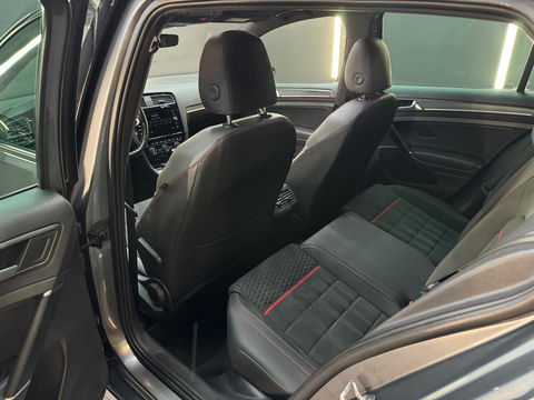 Volkswagen Golf 2.0 TSI GTI Performance Pano|Dynaudio|DCC|Dodehoek|ACC|Lane Assist|Camera|ParkPilot|Standkachel|Sfeer|Stoelver