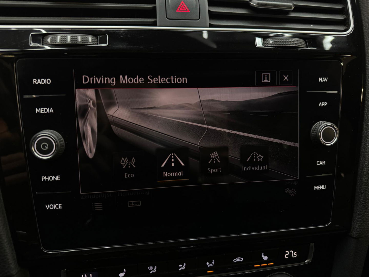 Volkswagen Golf 2.0 TSI GTI Performance Pano|Dynaudio|DCC|Dodehoek|ACC|Lane Assist|Camera|ParkPilot|Standkachel|Sfeer|Stoelver