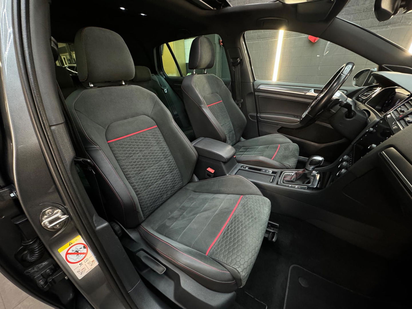 Volkswagen Golf 2.0 TSI GTI Performance Pano|Dynaudio|DCC|Dodehoek|ACC|Lane Assist|Camera|ParkPilot|Standkachel|Sfeer|Stoelver