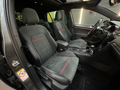 Volkswagen Golf 2.0 TSI GTI Performance Pano|Dynaudio|DCC|Dodehoek|ACC|Lane Assist|Camera|ParkPilot|Standkachel|Sfeer|Stoelver