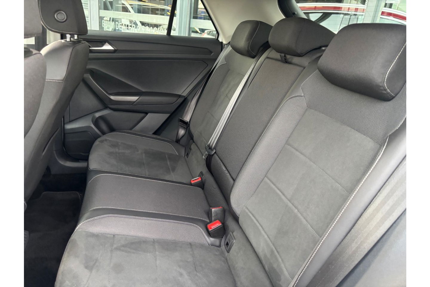 Volkswagen T-Roc 1.0 TSI LIFE EDITION AIRCO LMV PDC CARPLAY STOELVW ALCANTARA