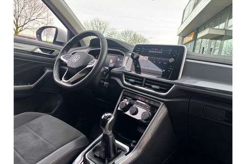 Volkswagen T-Roc 1.0 TSI LIFE EDITION AIRCO LMV PDC CARPLAY STOELVW ALCANTARA
