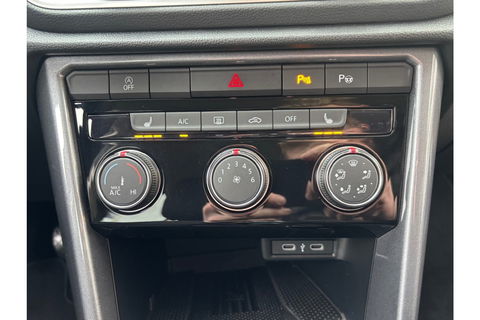 Volkswagen T-Roc 1.0 TSI LIFE EDITION AIRCO LMV PDC CARPLAY STOELVW ALCANTARA