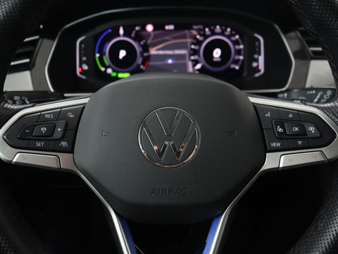 Volkswagen Passat 1.4 TSI PHEV GTE | Stoelverwarming | Virtual Cockpit | Massage | Memory | Carplay | Camera | Matrix LED | Navigatie | Parkeerhulp | Adaptive cruise | Plug In