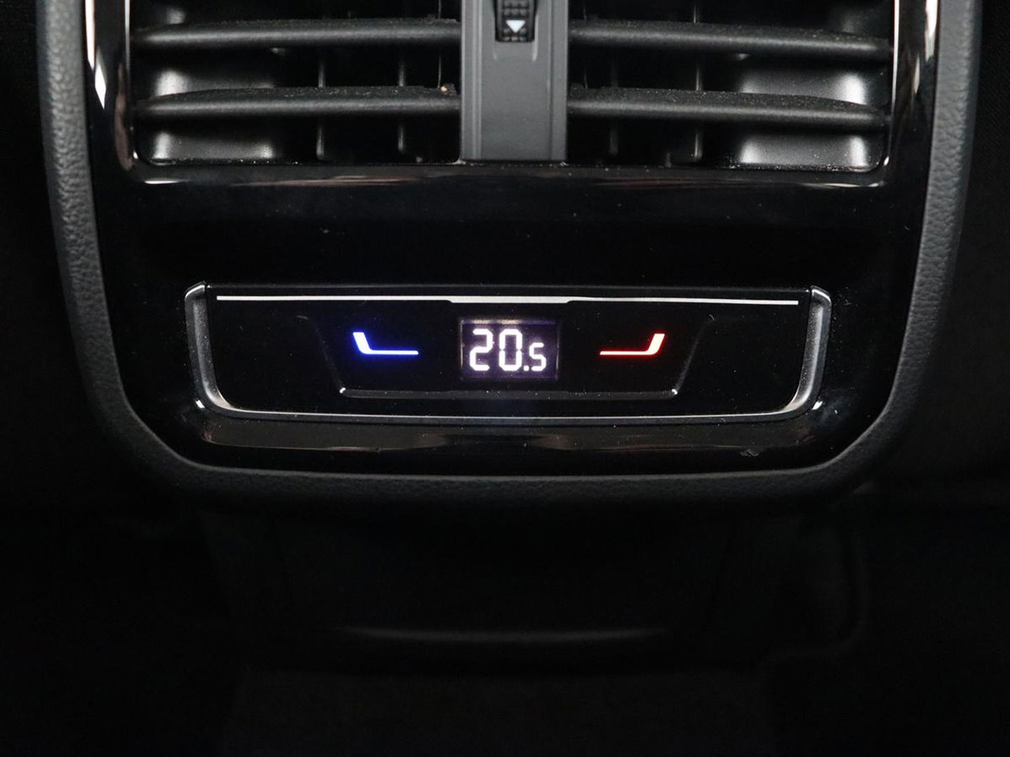 Volkswagen Passat 1.4 TSI PHEV GTE | Stoelverwarming | Virtual Cockpit | Massage | Memory | Carplay | Camera | Matrix LED | Navigatie | Parkeerhulp | Adaptive cruise | Plug In