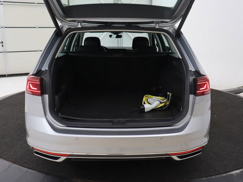 Volkswagen Passat 1.4 TSI PHEV GTE | Stoelverwarming | Virtual Cockpit | Massage | Memory | Carplay | Camera | Matrix LED | Navigatie | Parkeerhulp | Adaptive cruise | Plug In