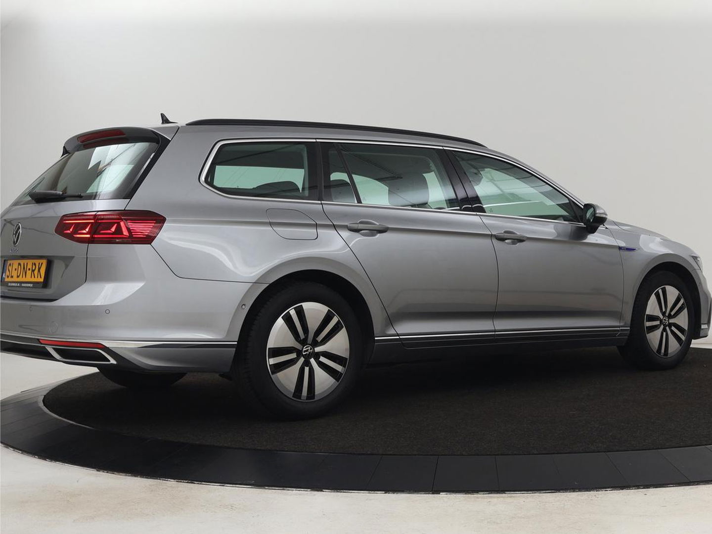 Volkswagen Passat 1.4 TSI PHEV GTE | Stoelverwarming | Virtual Cockpit | Massage | Memory | Carplay | Camera | Matrix LED | Navigatie | Parkeerhulp | Adaptive cruise | Plug In