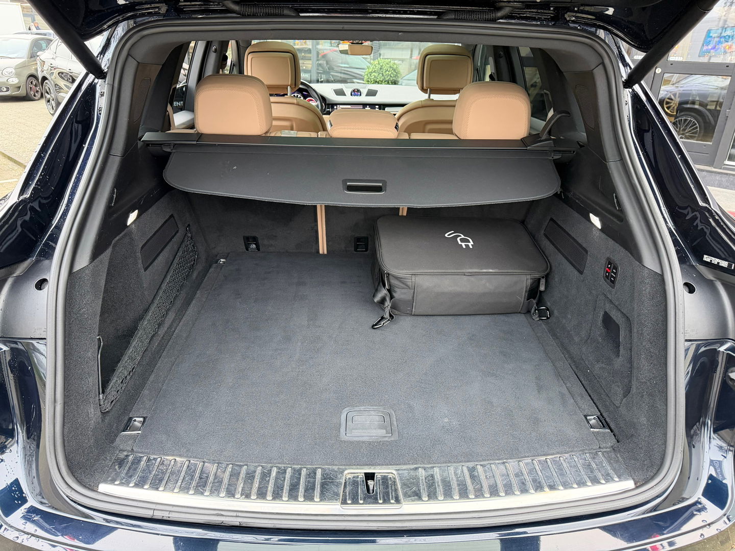 Porsche Cayenne 3.0 E-Hybrid Platinum Edition|Pano|Sportchrono|Bose|Sport design|Memory|Luchtvering|360Camera|Leder|NL-Auto