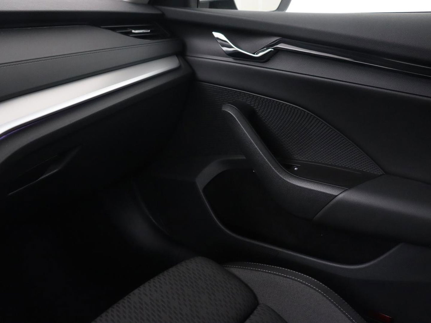 Škoda Octavia 1.4 TSI iV PHEV Business Edition | Trekhaak | Stoel & stuuverwarming | Camera | Carplay | Navigatie | Virtual Cockpit | Full LED | Achterbankverwarming | Plug In