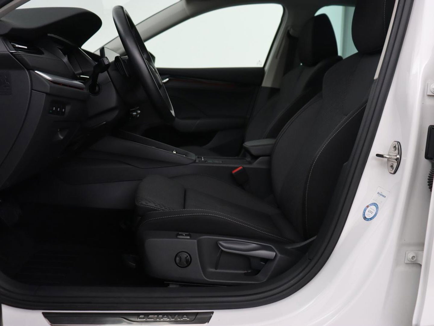 Škoda Octavia 1.4 TSI iV PHEV Business Edition | Trekhaak | Stoel & stuuverwarming | Camera | Carplay | Navigatie | Virtual Cockpit | Full LED | Achterbankverwarming | Plug In