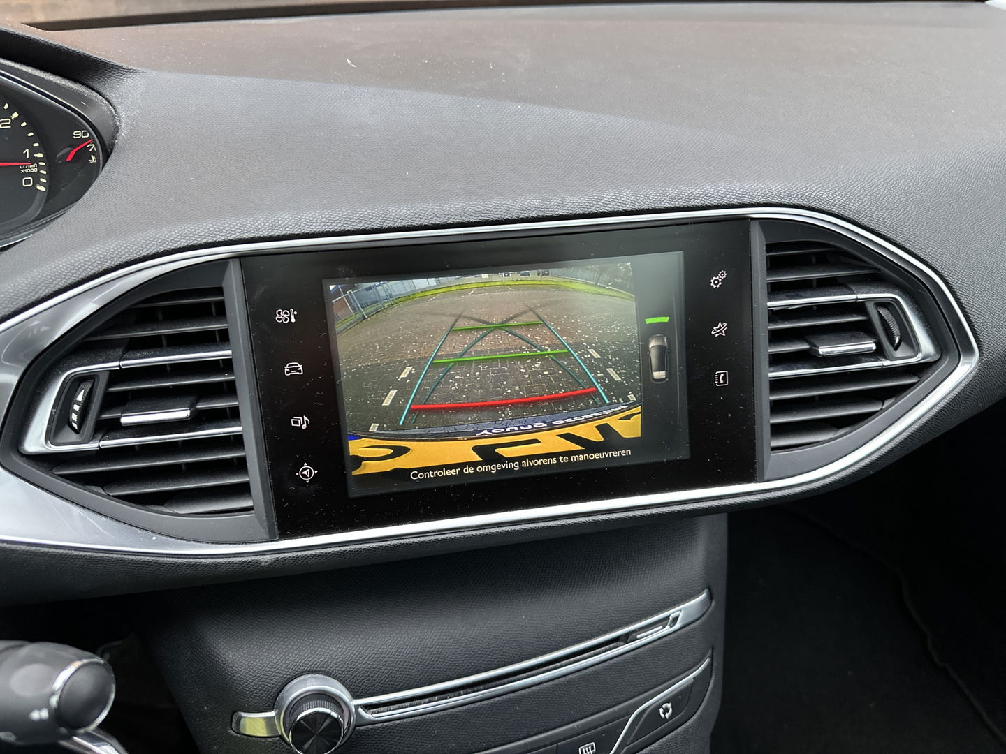 Peugeot 308 1.2 PureTech Style | Handel / Export | Glazen Panoramadak | Cruise Control | Parkeersensoren | Achteruitrijcamera | Navigatie | Bluetooth | 16" Lichtmetaal |