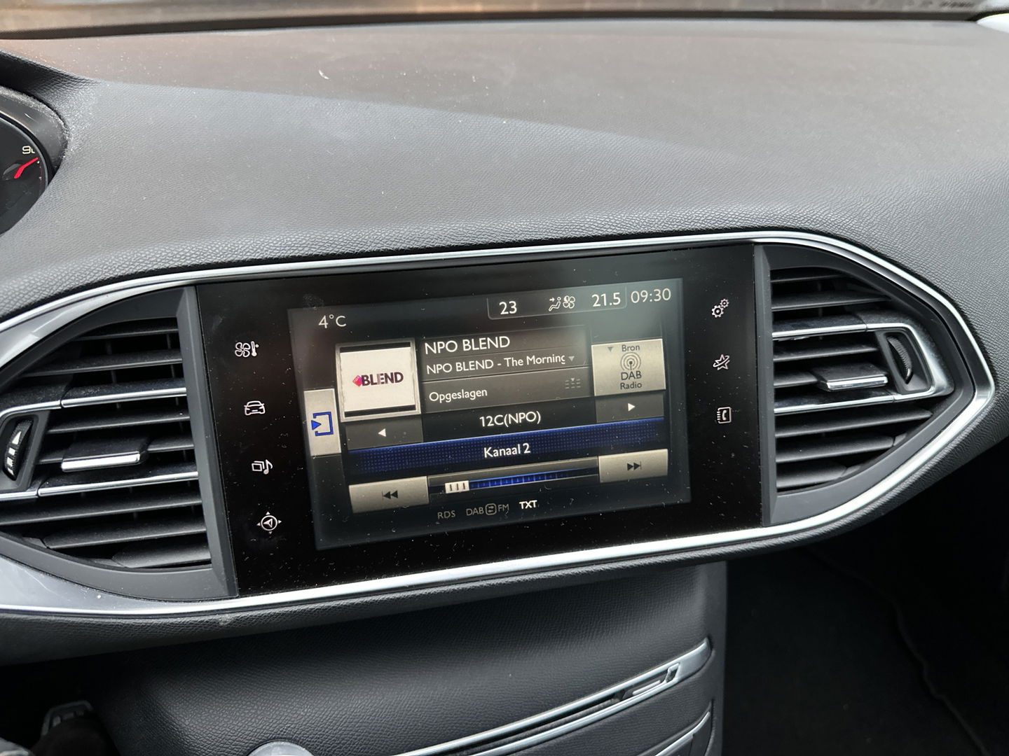 Peugeot 308 1.2 PureTech Style | Handel / Export | Glazen Panoramadak | Cruise Control | Parkeersensoren | Achteruitrijcamera | Navigatie | Bluetooth | 16" Lichtmetaal |