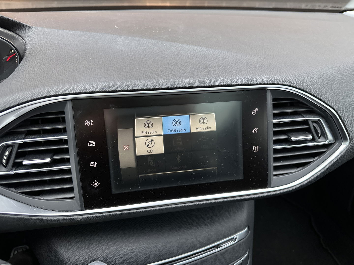 Peugeot 308 1.2 PureTech Style | Handel / Export | Glazen Panoramadak | Cruise Control | Parkeersensoren | Achteruitrijcamera | Navigatie | Bluetooth | 16" Lichtmetaal |