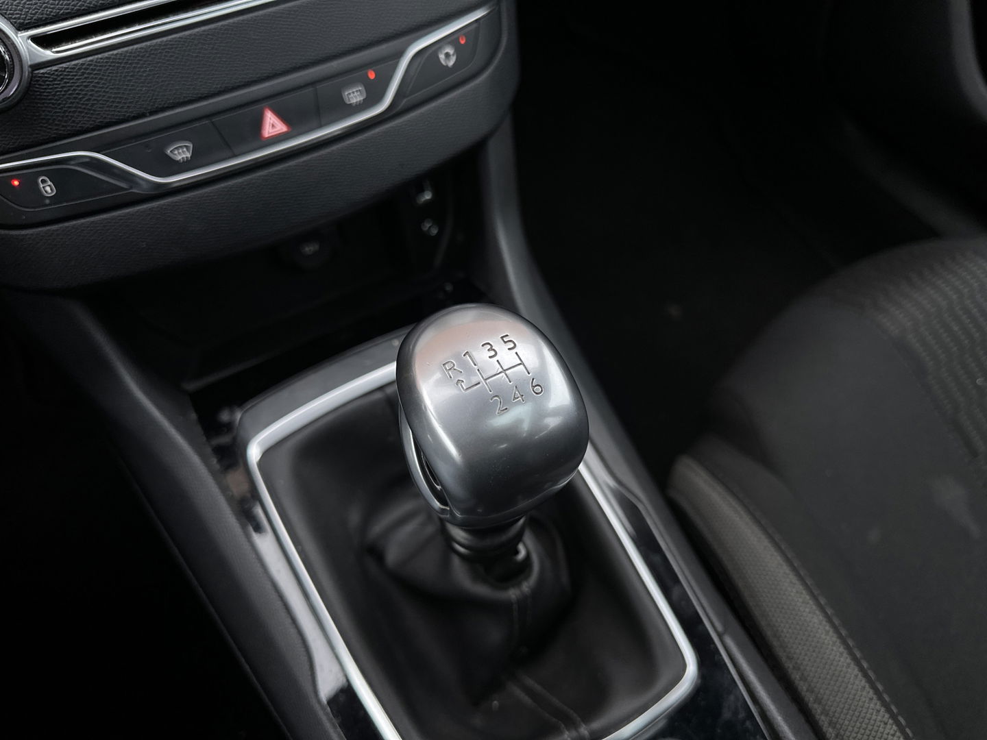 Peugeot 308 1.2 PureTech Style | Handel / Export | Glazen Panoramadak | Cruise Control | Parkeersensoren | Achteruitrijcamera | Navigatie | Bluetooth | 16" Lichtmetaal |