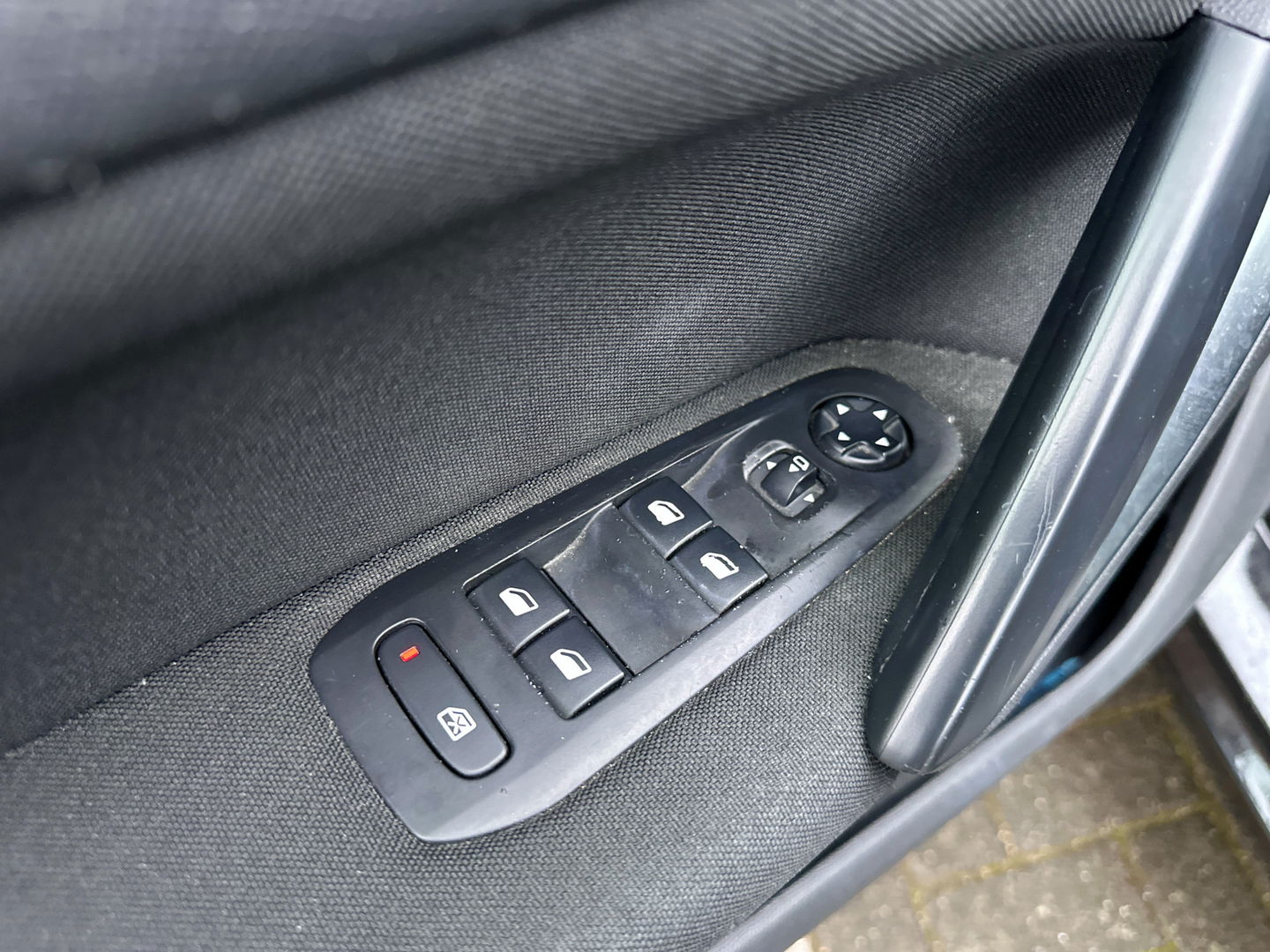 Peugeot 308 1.2 PureTech Style | Handel / Export | Glazen Panoramadak | Cruise Control | Parkeersensoren | Achteruitrijcamera | Navigatie | Bluetooth | 16" Lichtmetaal |