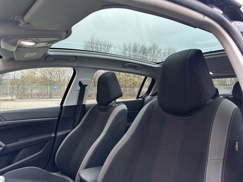 Peugeot 308 1.2 PureTech Style | Handel / Export | Glazen Panoramadak | Cruise Control | Parkeersensoren | Achteruitrijcamera | Navigatie | Bluetooth | 16" Lichtmetaal |