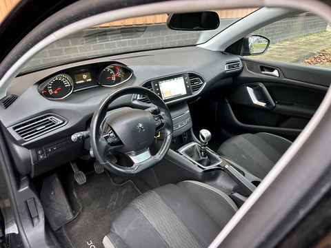 Peugeot 308 1.2 PureTech Style | Handel / Export | Glazen Panoramadak | Cruise Control | Parkeersensoren | Achteruitrijcamera | Navigatie | Bluetooth | 16" Lichtmetaal |