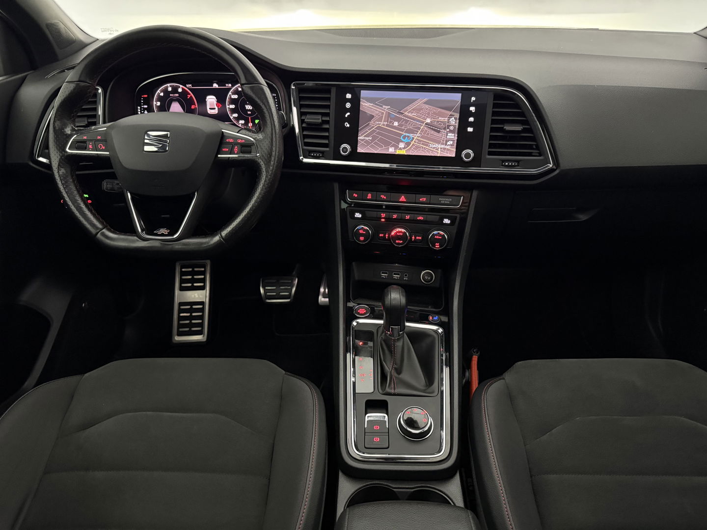 SEAT Ateca 1.5 TSI FR Business Intense | Pano | Virtual | 360° | Sfeer | Adap. Cruise | Beats Audio | Carplay | Stoelverw. | NAP