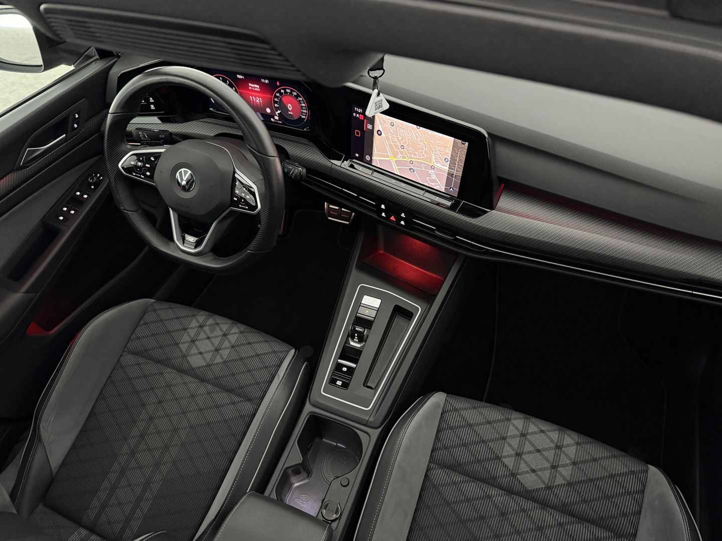 Volkswagen Golf 1.5 eTSI R-Line | Pano | Sfeer | Virtual | Clima | Adap.Cruise | Carplay | Parkeersens.