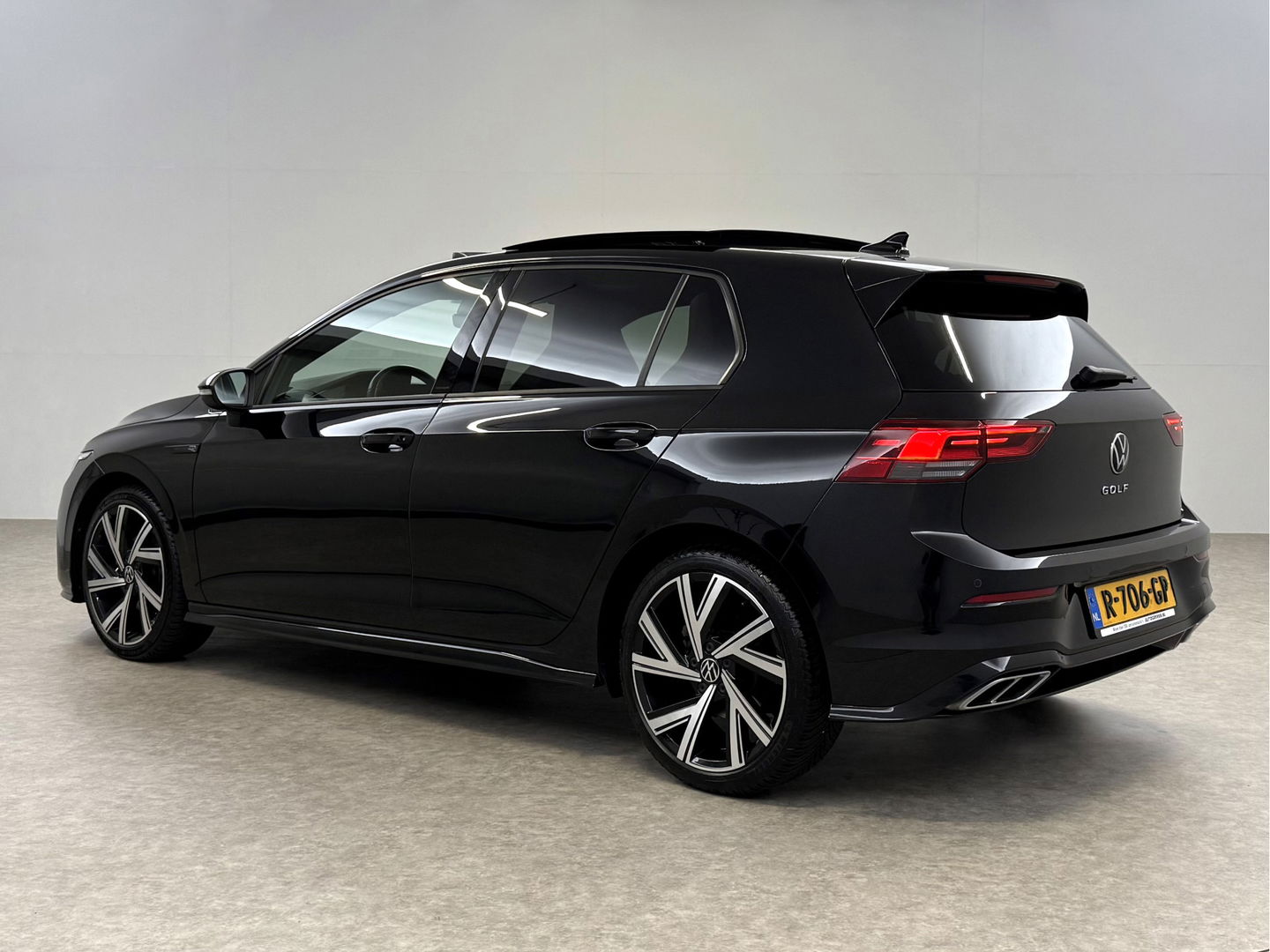 Volkswagen Golf 1.5 eTSI R-Line | Pano | Sfeer | Virtual | Clima | Adap.Cruise | Carplay | Parkeersens.