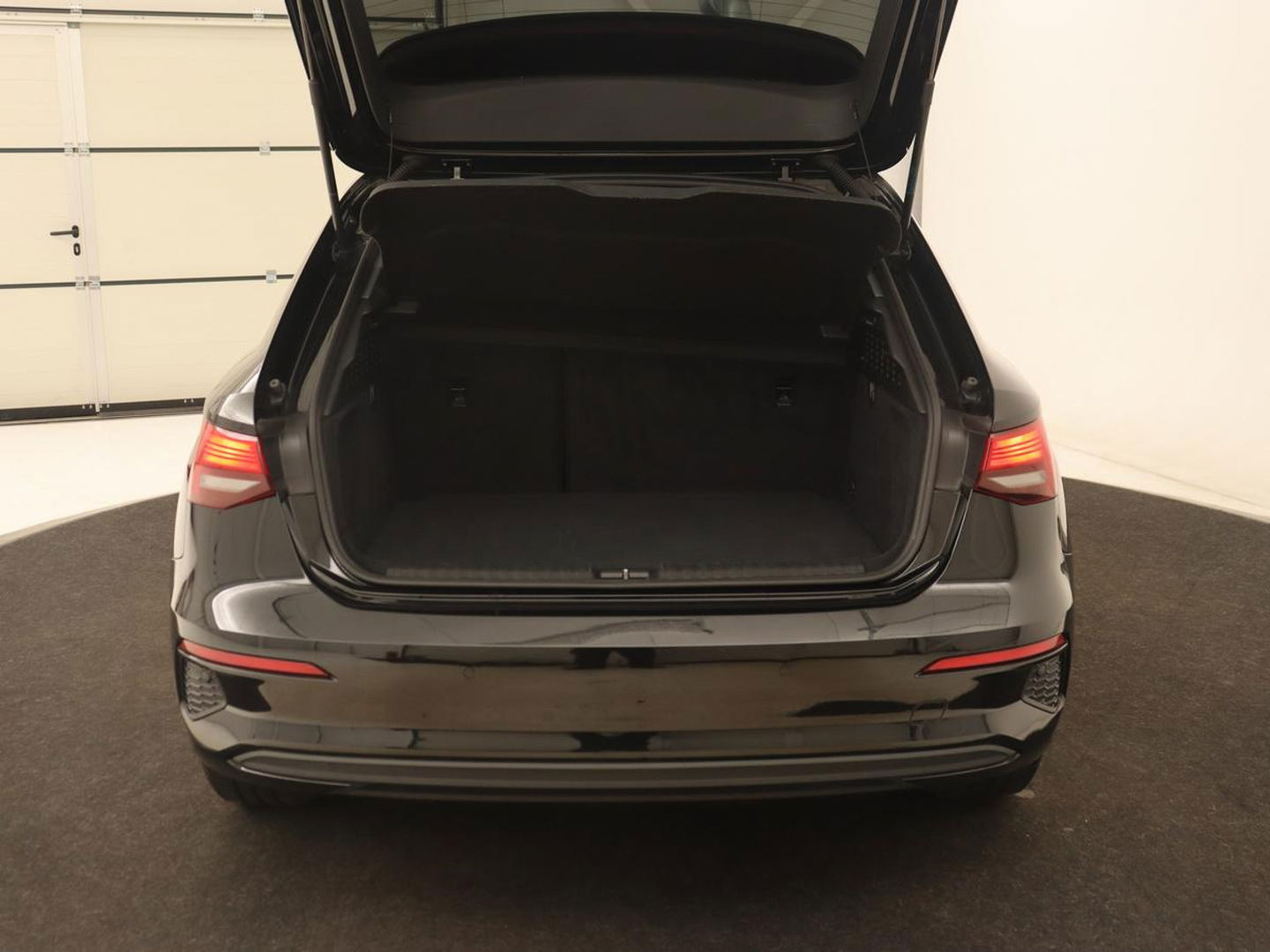 Audi A3 40 TFSI e Edition | Navigatie | Virtual Cockpit | Carplay | Climate control | Getint glas | Cruise control | Full LED | PHEV | Plug In