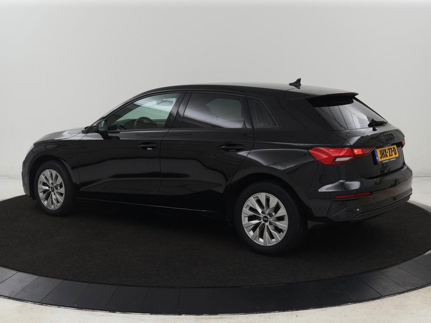 Audi A3 40 TFSI e Edition | Navigatie | Virtual Cockpit | Carplay | Climate control | Getint glas | Cruise control | Full LED | PHEV | Plug In