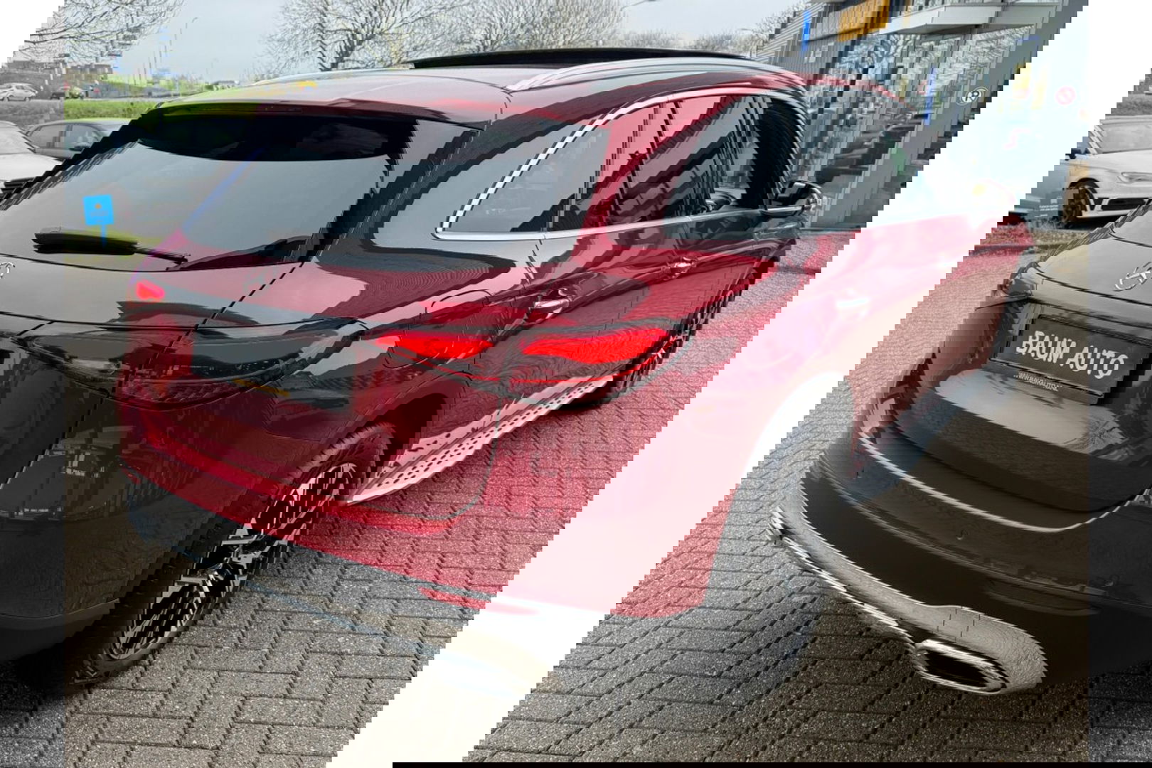 Mercedes-Benz GLC 300DE 4MATIC AMG LINE PANORAMA LEER NAVI PDC360GR.