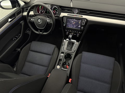 Volkswagen Passat 1.4 TSI GTE Highline | Pano | Sfeer | Carplay | Adap. Cruise | Trekh. | LED | Stoelverw.