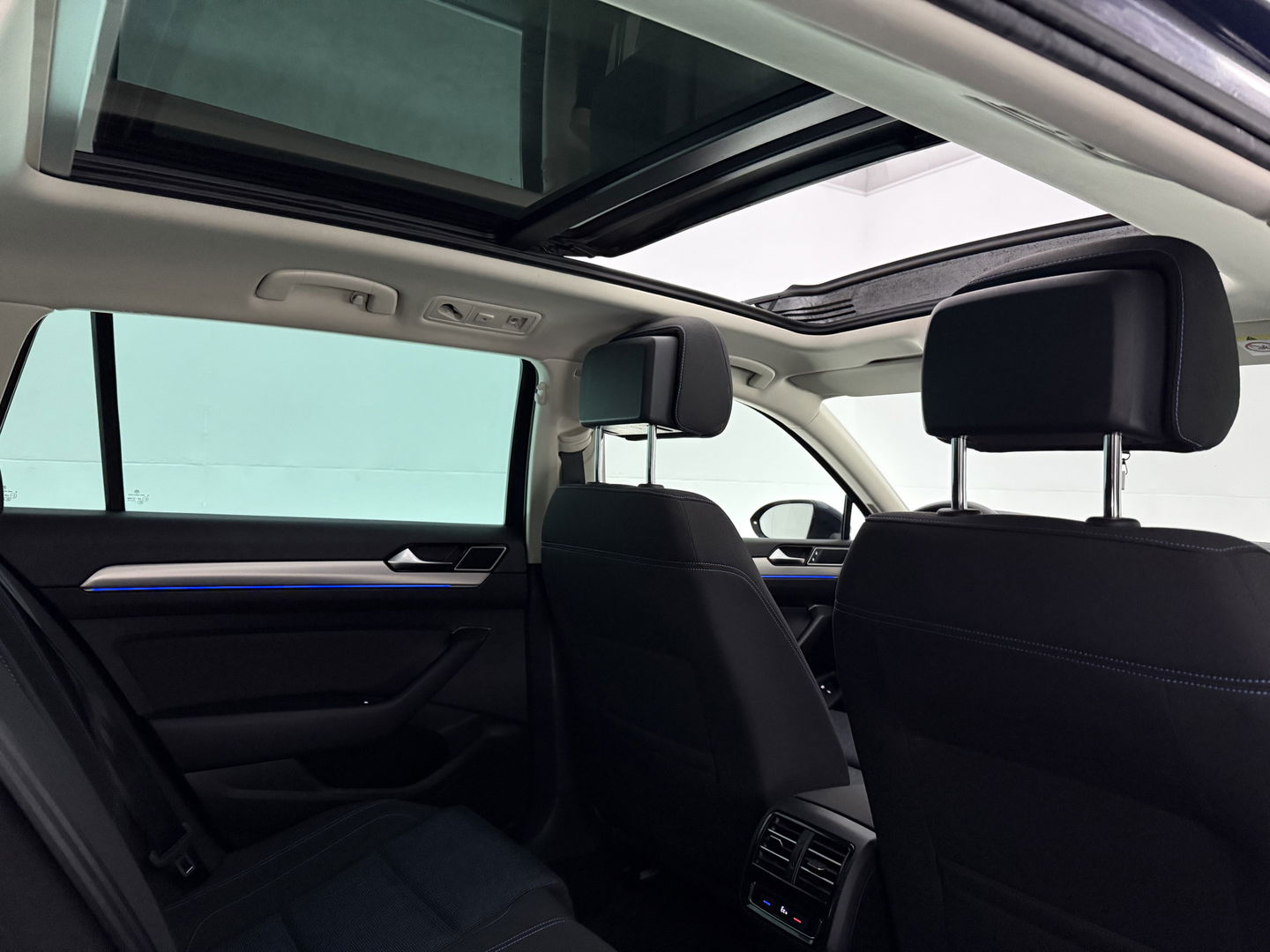 Volkswagen Passat 1.4 TSI GTE Highline | Pano | Sfeer | Carplay | Adap. Cruise | Trekh. | LED | Stoelverw.