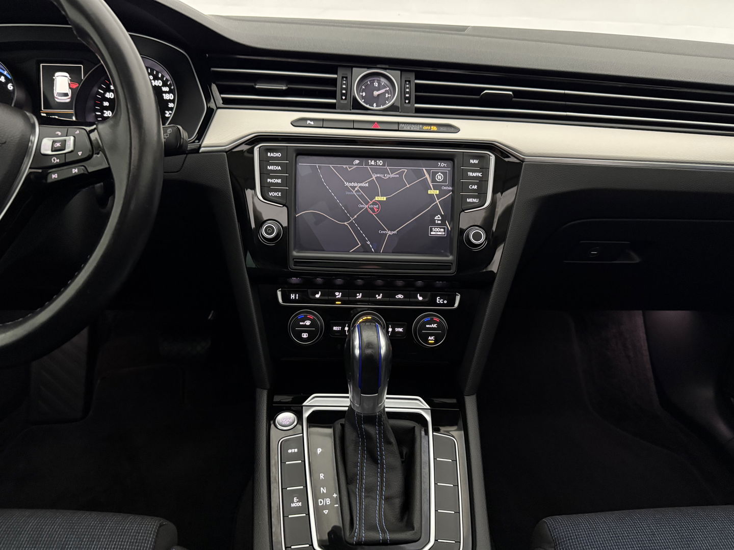 Volkswagen Passat 1.4 TSI GTE Highline | Pano | Sfeer | Carplay | Adap. Cruise | Trekh. | LED | Stoelverw.