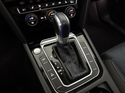 Volkswagen Passat 1.4 TSI GTE Highline | Pano | Sfeer | Carplay | Adap. Cruise | Trekh. | LED | Stoelverw.