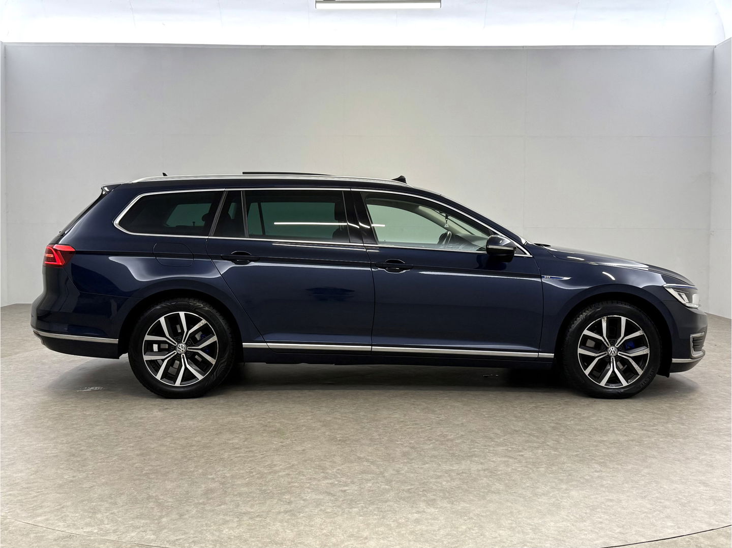 Volkswagen Passat 1.4 TSI GTE Highline | Pano | Sfeer | Carplay | Adap. Cruise | Trekh. | LED | Stoelverw.