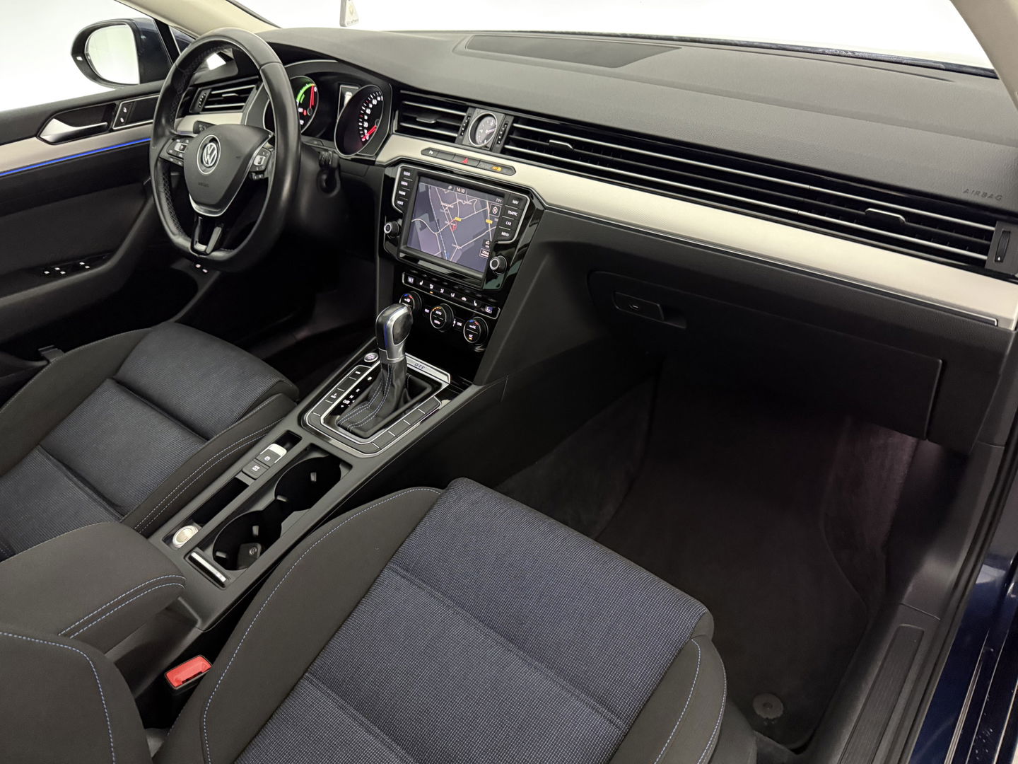 Volkswagen Passat 1.4 TSI GTE Highline | Pano | Sfeer | Carplay | Adap. Cruise | Trekh. | LED | Stoelverw.