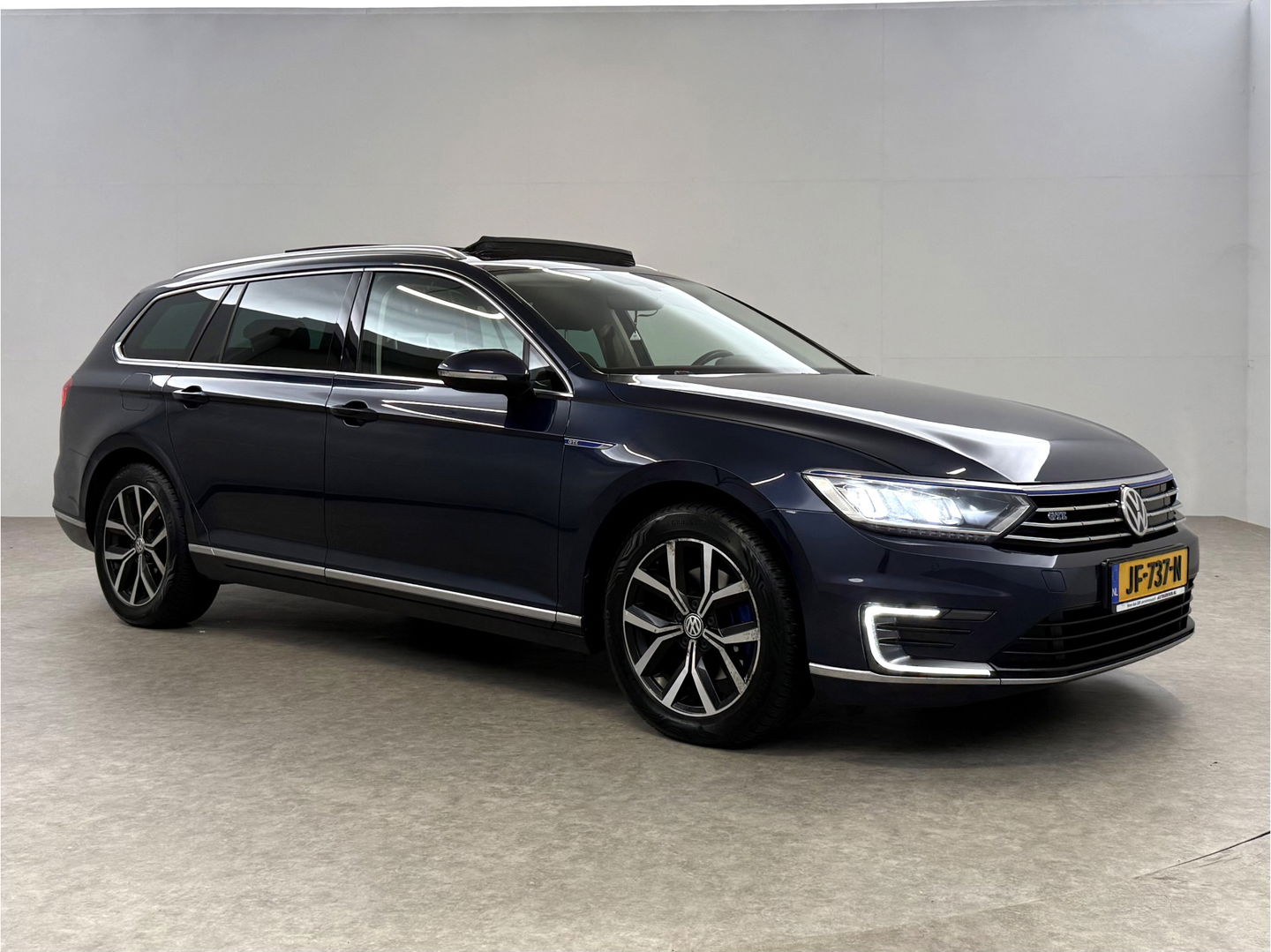 Volkswagen Passat 1.4 TSI GTE Highline | Pano | Sfeer | Carplay | Adap. Cruise | Trekh. | LED | Stoelverw.