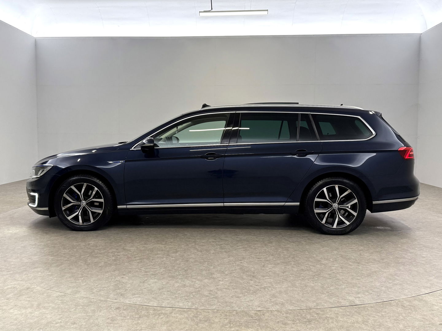 Volkswagen Passat 1.4 TSI GTE Highline | Pano | Sfeer | Carplay | Adap. Cruise | Trekh. | LED | Stoelverw.