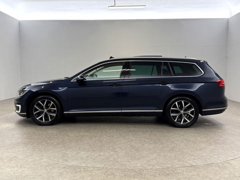 Volkswagen Passat 1.4 TSI GTE Highline | Pano | Sfeer | Carplay | Adap. Cruise | Trekh. | LED | Stoelverw.