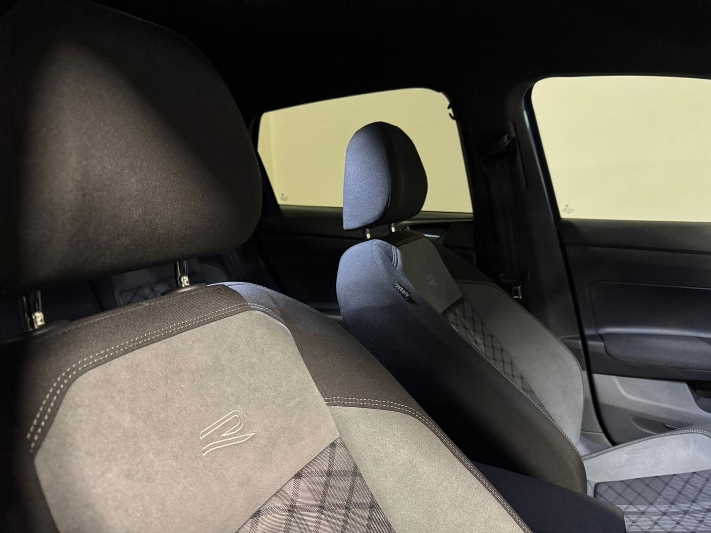 Volkswagen Polo 1.0 TSI R-Line CAM CARPLAY BLINDSPOT