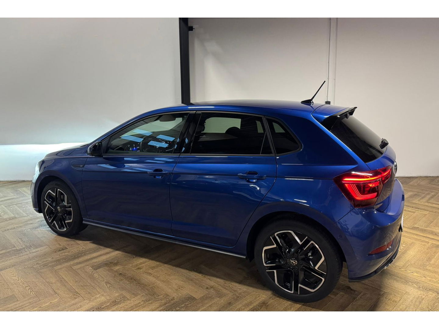 Volkswagen Polo 1.0 TSI R-Line CAM CARPLAY BLINDSPOT