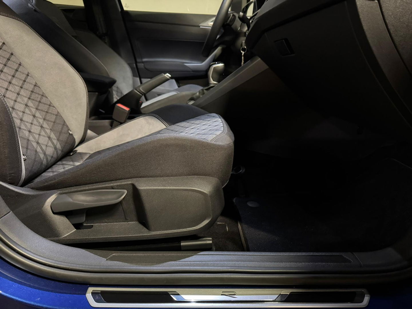 Volkswagen Polo 1.0 TSI R-Line CAM CARPLAY BLINDSPOT