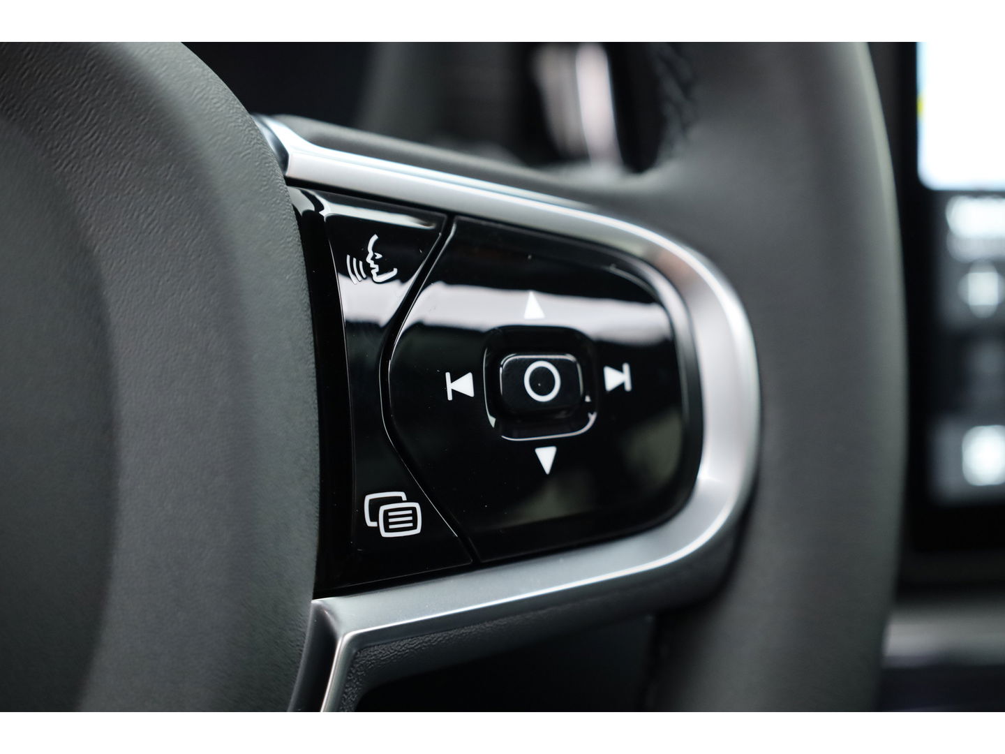 Volvo XC60 T8 Plug-in hybrid Ultra Black Edition | Facelift | Pano | HUD | Harman Kardon | Memory Seats | Pilot Assist | 360cam